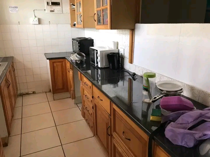 Female accommodation
single room available   in Bryanston