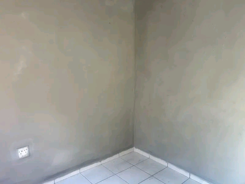 A big room in size of garage 1500 and once of  in Mapetla
