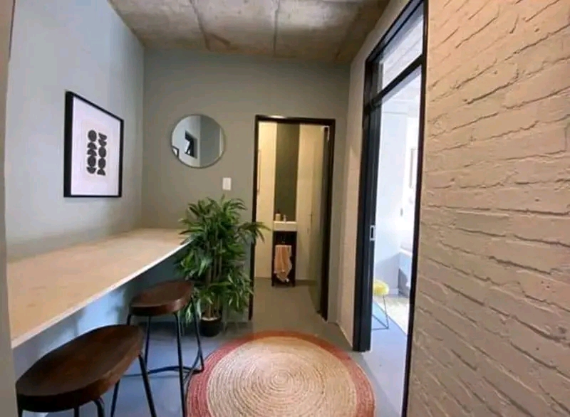 Cluster rooms without balcony r2600 1 bedroom  in Maboneng