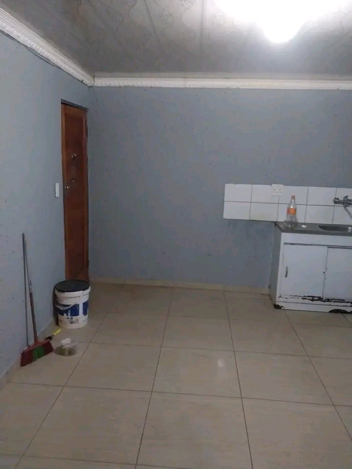 🏘️ garage room to rent available immedia  in Dobsonville