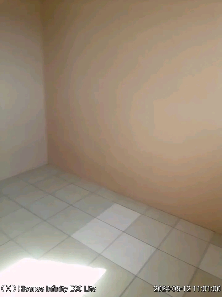 Room available at zone 3 , it s 5minutes walk  in Pimville