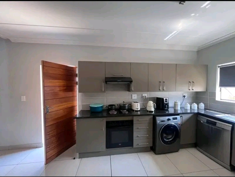3 bedroom house with a swimming pool availabl  in Centurion