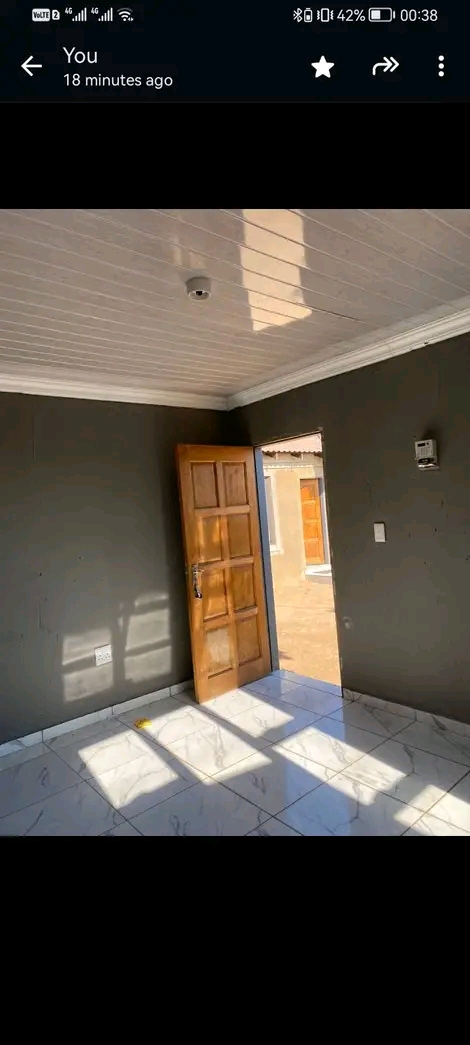 Rooms to rent at phase 3 contact 063 741 8106  in Braamfischer