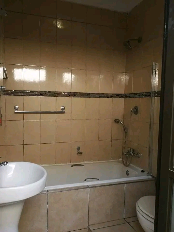 Standard room available immediately in zone 6  in Meadowlands