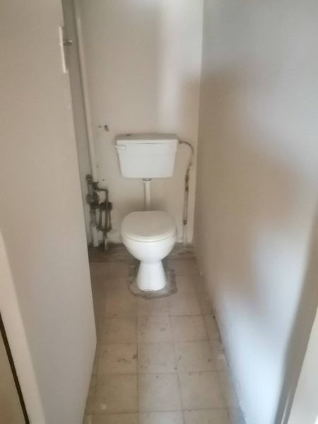 For 1 bedroom in a 2 bedroom flat. trumpledor  in Yeoville