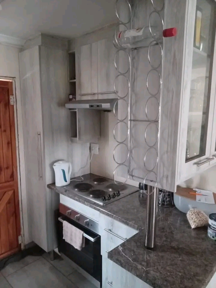 House available to rent 
r7000 deposit + r70  in Dawn Park