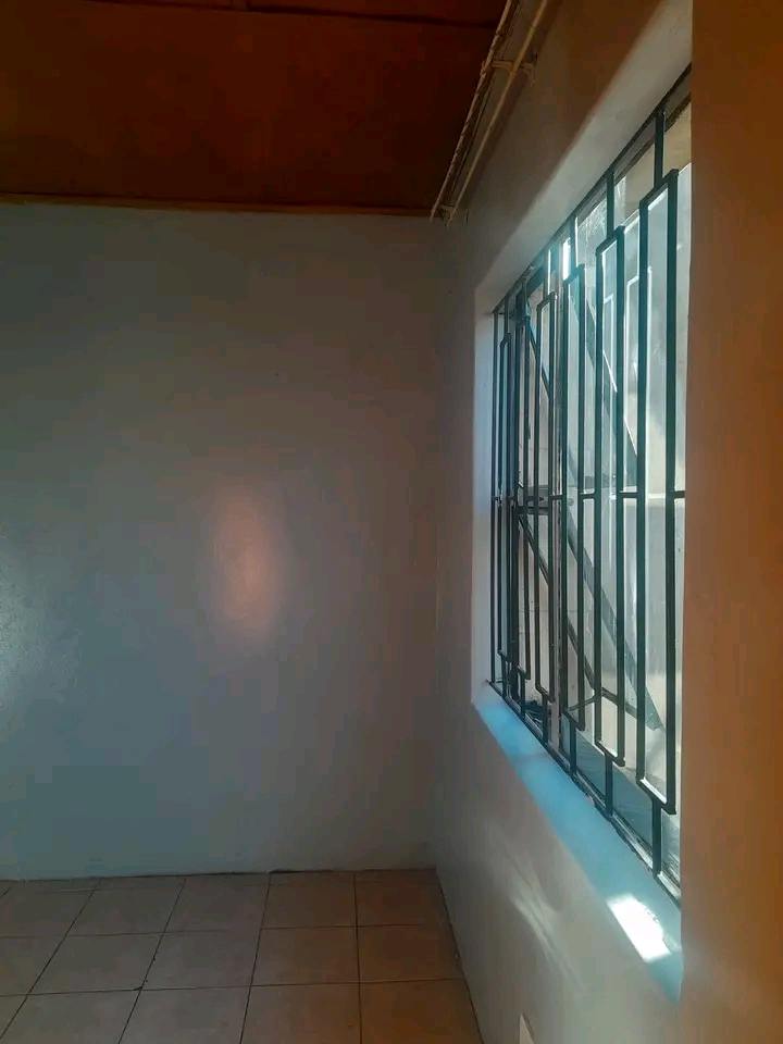 Room available at ext 3 with tiles and ceilin  in Zola