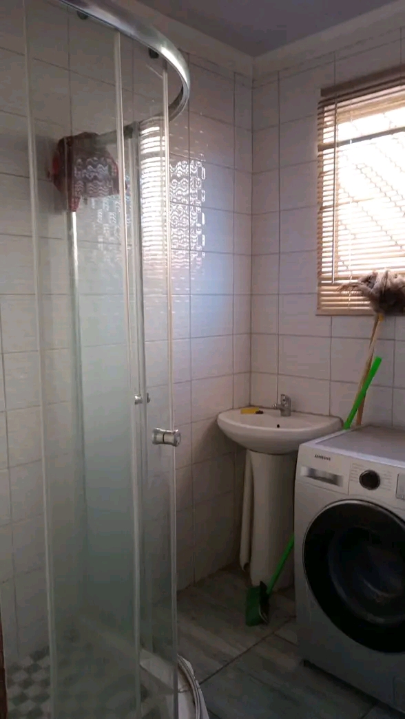 2 bedroom house to rent in ext 2

situated   in Protea Glen
