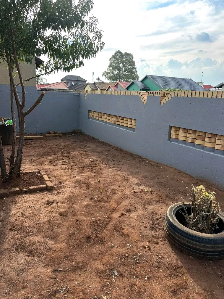 2 bedroom house available to rent in ponong e  in Vosloorus