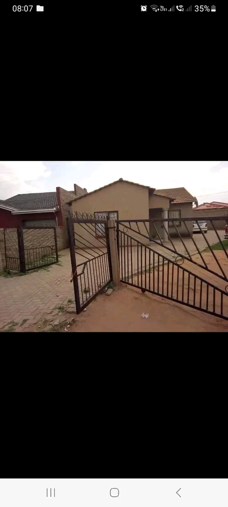 2 bedeoom house to let in z16. available imme  in Sebokeng