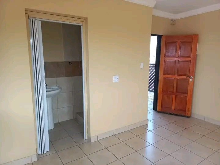 Ensuits  apartments available for rental 
de  in Naledi