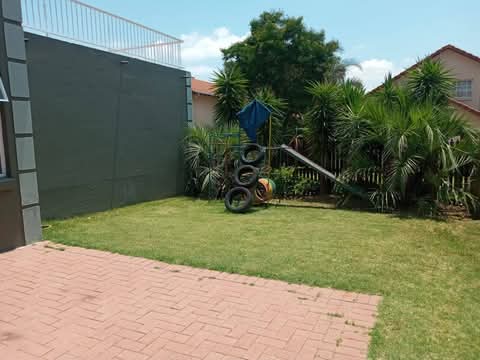 3 beds 2 baths with a loft that can used as a  in Sandton