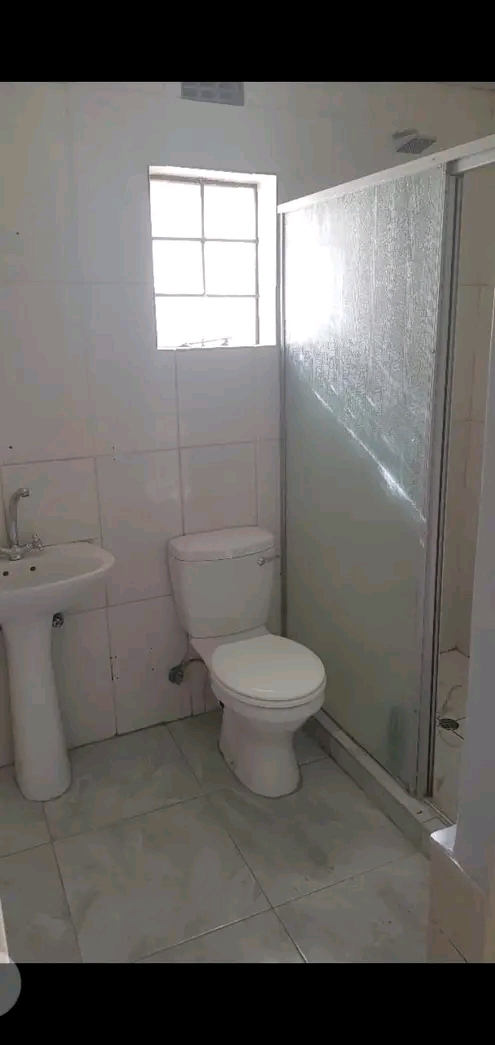 Very spacious one bedroom cottage, close to s  in Kew