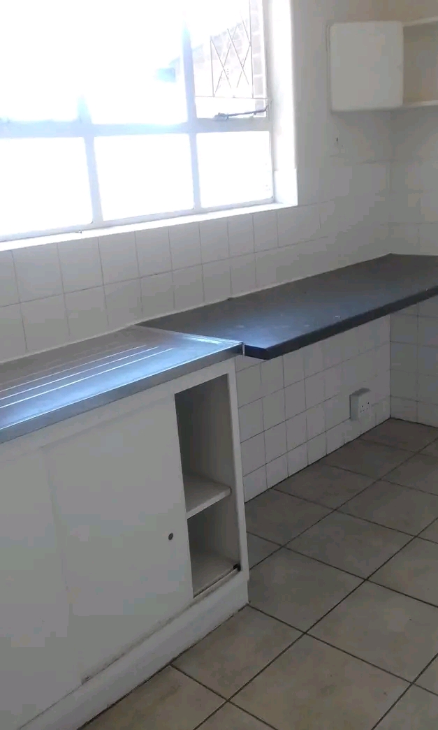 Flat to let next to turfontein and rosettenvi  in Haddon