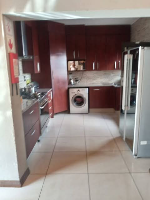 Soweto (sekota street)
spacious fitted room   in Orlando East