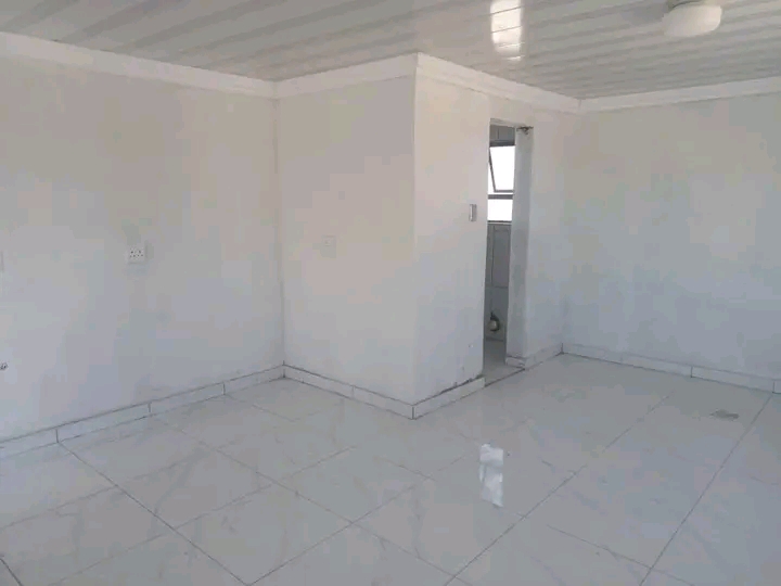 2 units available 
rent: r3000
deposit:r300  in Clayville