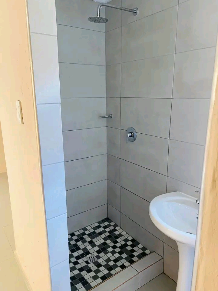 Rooms available at ext 24.
rent: r2000, depo  in Protea Glen