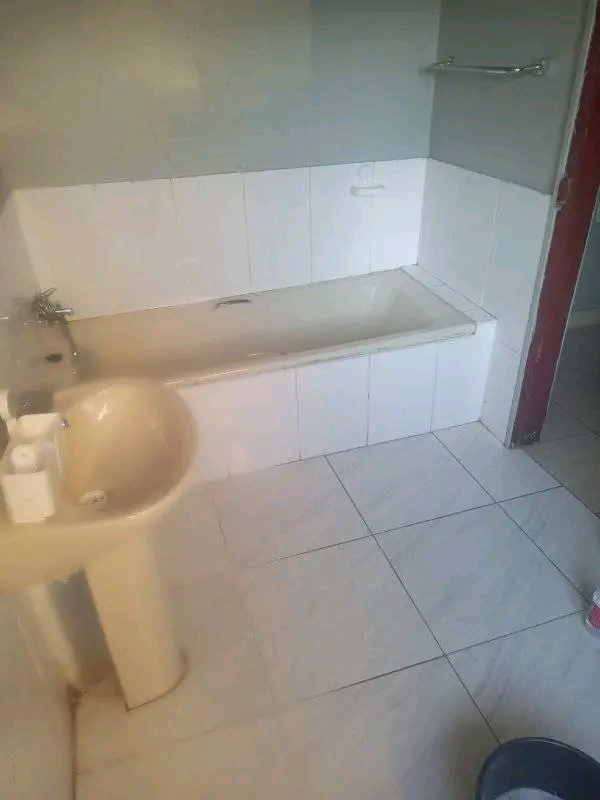 2 room of en-suite big one not far from themb  in Orlando East