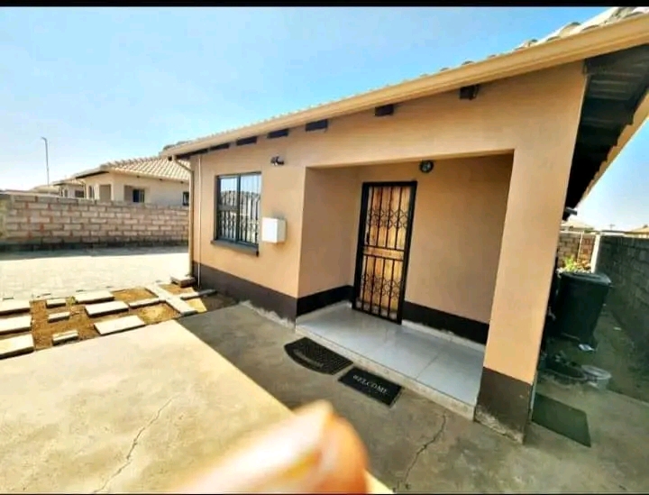 House is available to rent available immediat  in Windmill Park