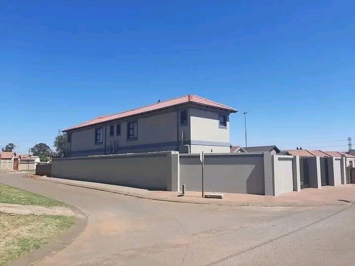 Neat open room accommodation in close   proxi  in Vosloorus