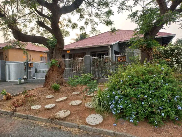 Beauty for rent 3 bedrooms | 2 bathrooms | lo  in Alberton