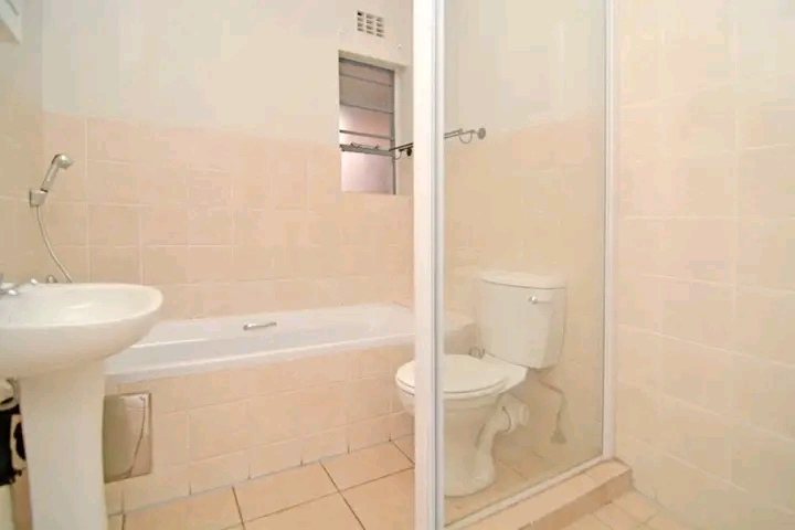 Room available today. the lady who was suppos  in Boksburg