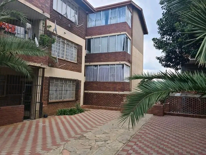 Secure 2 bedroom apartment in de villiers str  in Turffontein