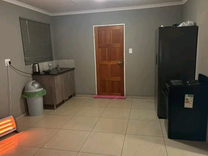 Neat & clean 3 bedroom house available 
area  in Vosloorus