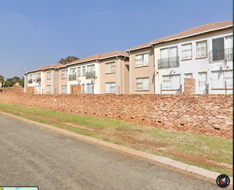  2bed, 1 bath, 1parking,
14 min walk to sout  in Naturena