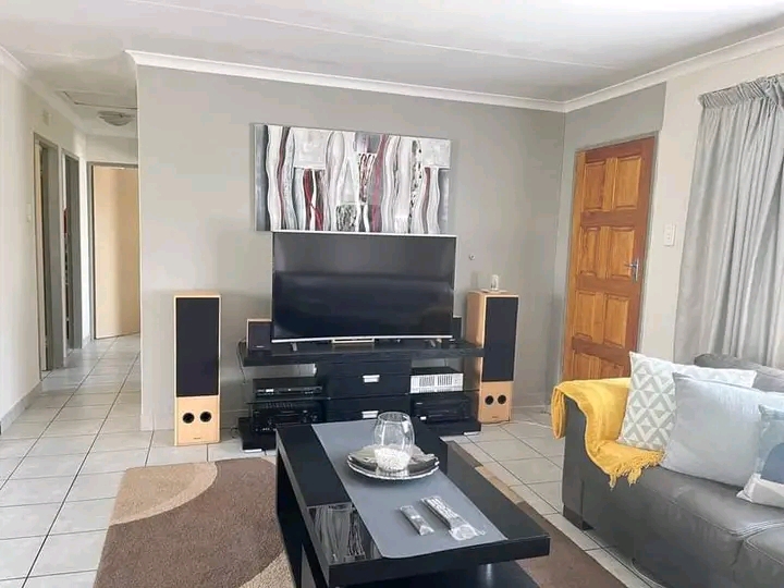Anyone who would like to share this 2 bedroom  in Midrand