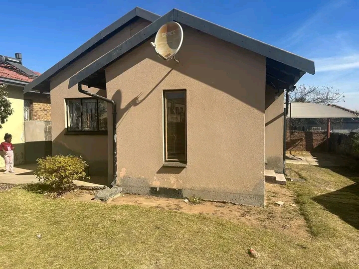 2 bedroom house to rent.
thus calmly house t  in Birch Acres