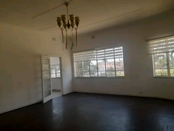 2 bedroom cottage house to let in queen stree  in Kensington