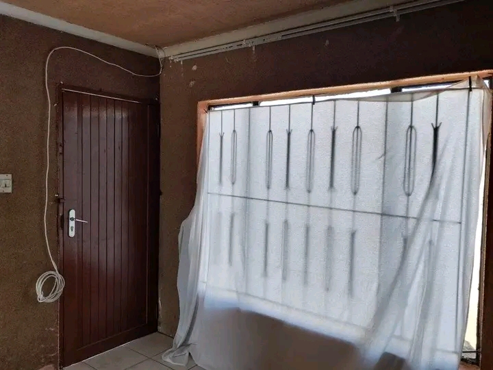 2 bedroom house available in marimba for 4500  in Vosloorus