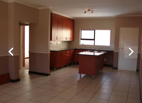 2 bedroom 1 bathroom apartment in (sandton)
  in Sunninghill