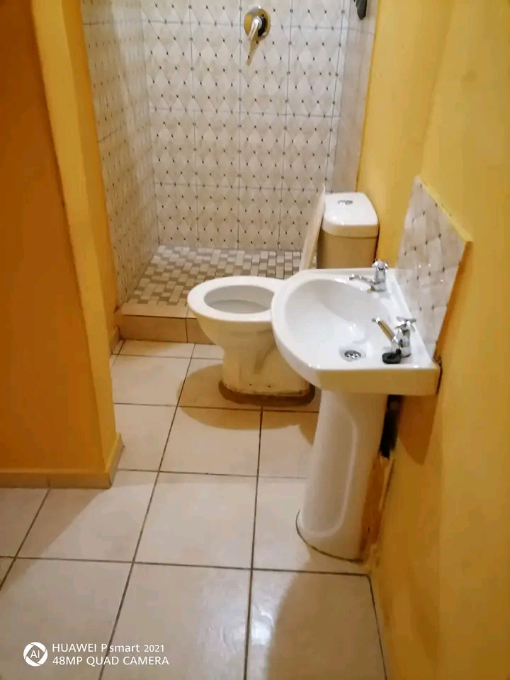 Spacious en-suite room to rent at ext 24.

  in Protea Glen
