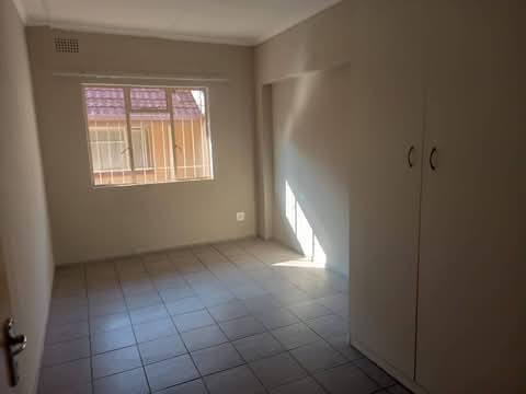 1 fitted  bedroom  cottage, comes with  fitte  in Birchleigh North