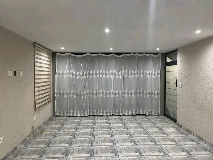 2 bedroom house to rent close to koma road 
  in Senaoane