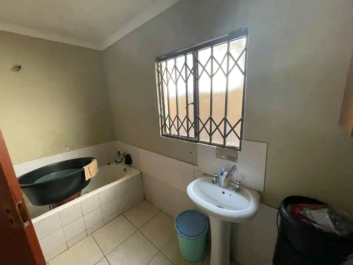 3 bedroom house to rent 
r6000 rental 
r600  in Birch Acres