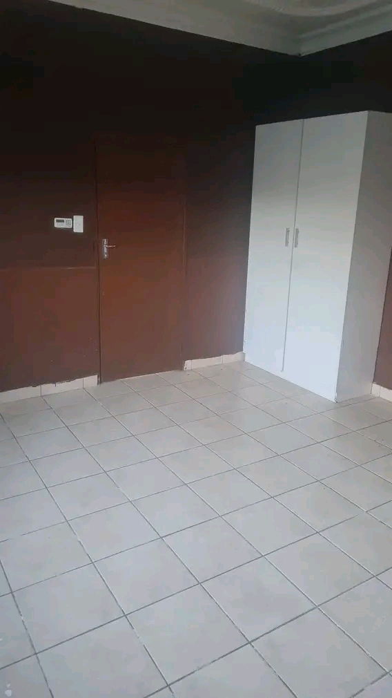Room to let at 24 president and garden has to  in Turffontein