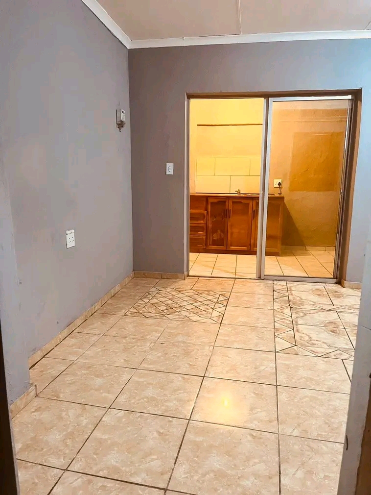 •new rental ⛩️
•available immediatel  in Birch Acres