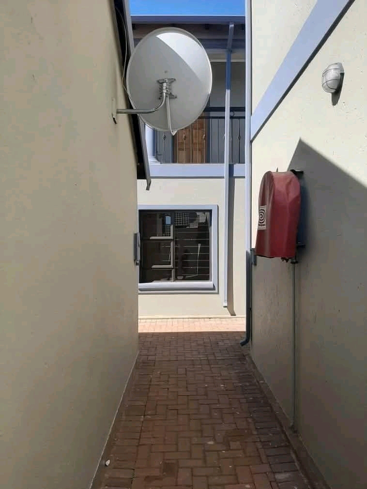 Neat open room accommodation in close   proxi  in Vosloorus