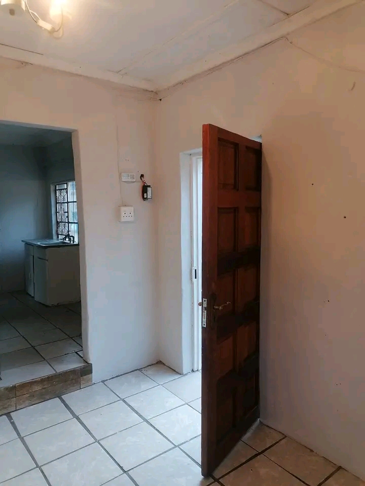 2 bedrooms cottage to let available. the plac  in Kew