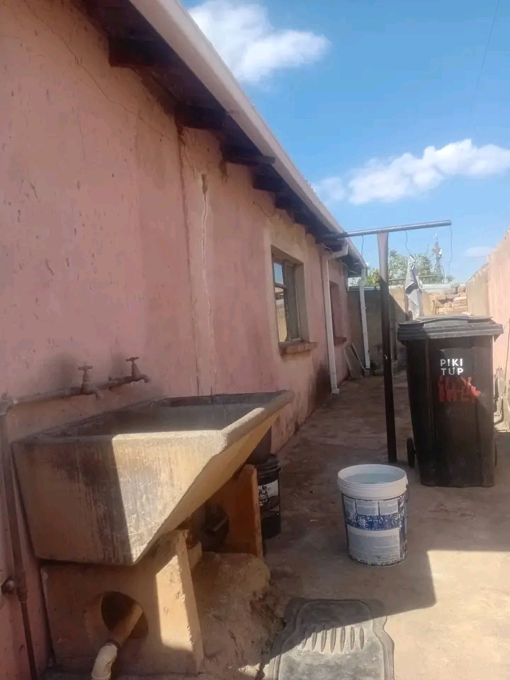 Room is available r1400 it includes electrici  in Rockville
