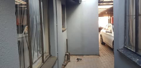 A 3 bedroom house is available in midrand
re  in Rabie ridge