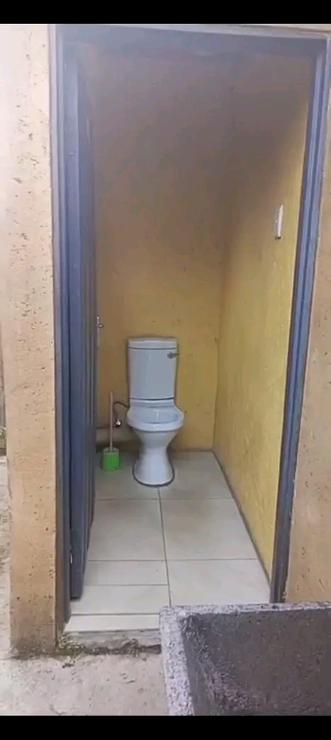 Big room available for month end in vusimizi   in Tembisa