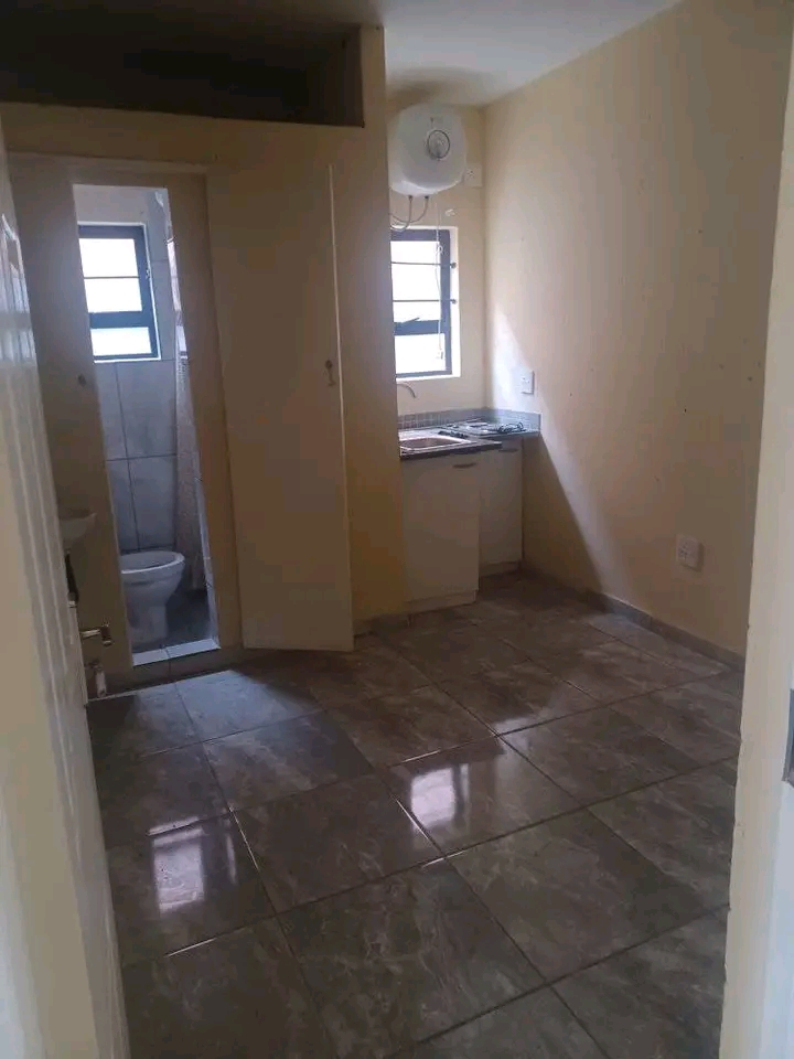 Brand new place to rent for 2700
unlimited f  in Yeoville