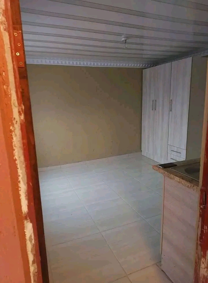 Bachelor room available from month end @ ext   in Naturena