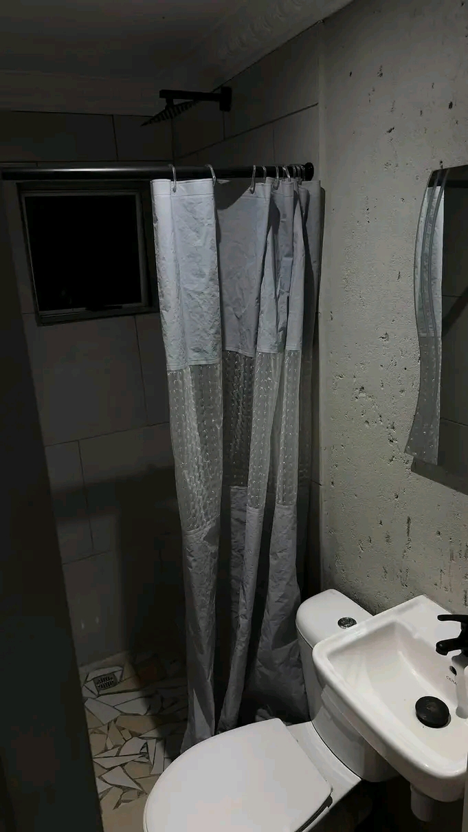 Bachelor room to rent 

available immediate  in Alexandra