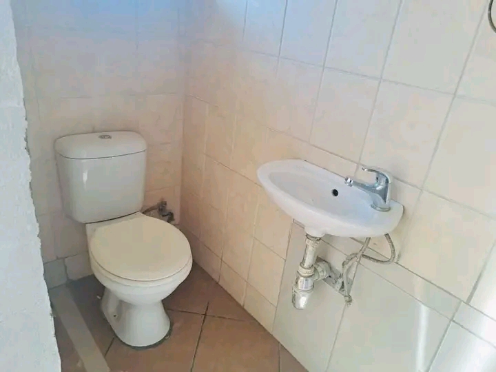 2 rooms available with wardrobes, kitchenlet,  in Kempton Park