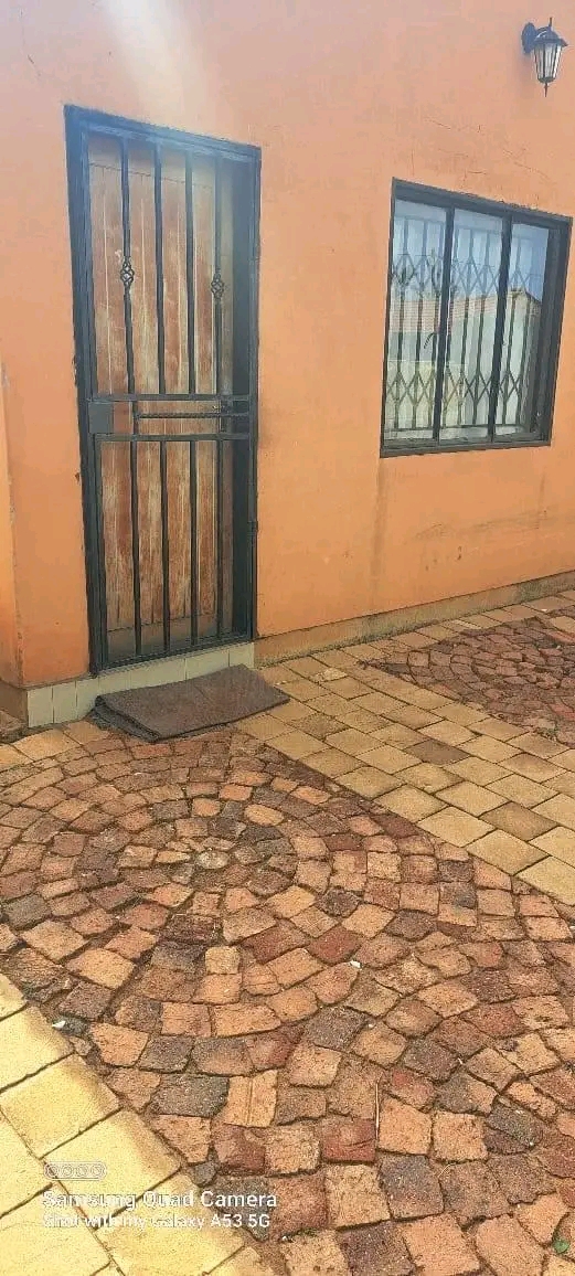 It s rdp.comes with 2bedrooms.open kitchen an in Daveyton